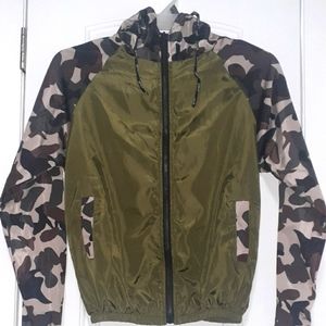 Womens large hooded camouflage wind breaker brand new